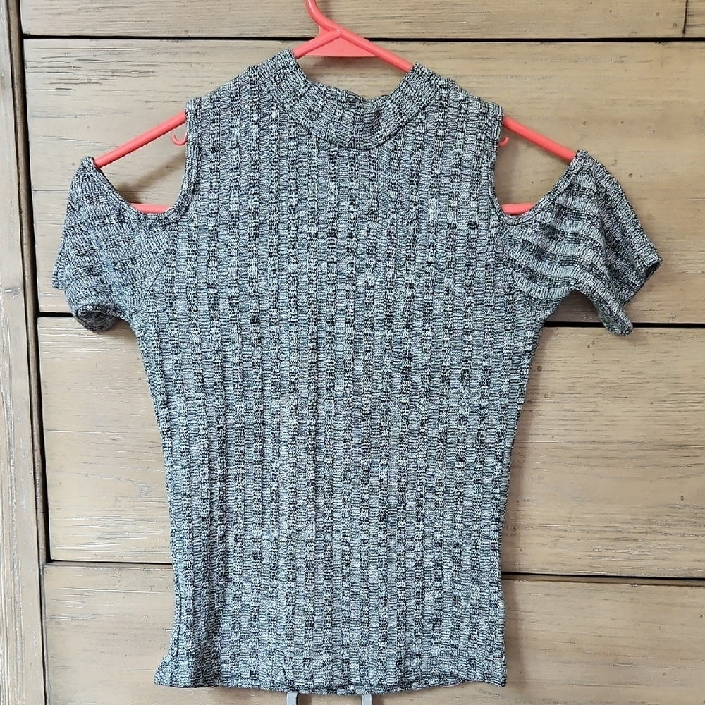 Gray Cold Shoulder Knit Top
